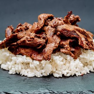 Порция ориз и телешко месо 400гр.