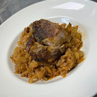 Свинско с кисело зеле на фурна (400г)