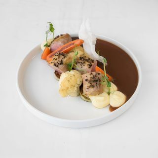 Свинско бонфиле в билкова коричка (350г)