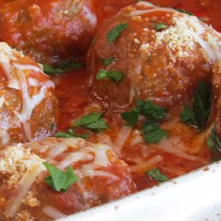 Телешки кюфтенца в доматен сос