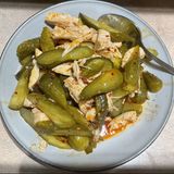 12. Салата от пиле и кисели краставици (400г)