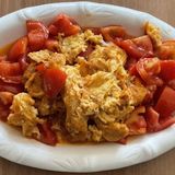 38. Пържени яйца с домати (400г)