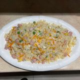 46. Ориз Гуандонг с шунка и яйца (900г)