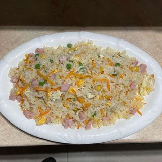 46. Ориз Гуандонг с шунка и яйца (900г)