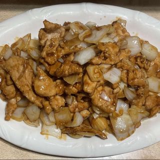 77. Свинско с лук (800г)