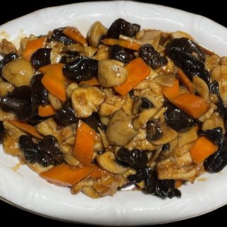 87. Пиле с бамбук и гъби (800г)