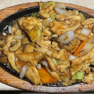 91. Пиле върху метална плоча (800г)