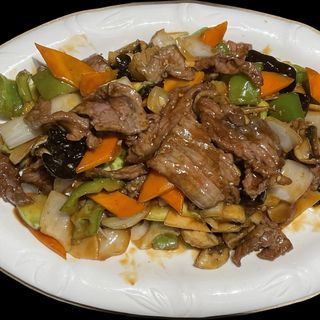 98. Телешко със зеленчуци (800г)