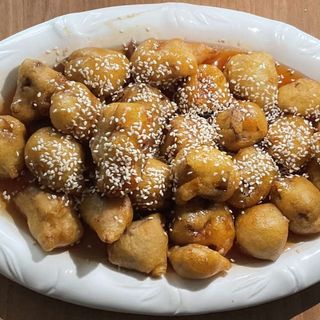 108. Панирана патица в сладко-кисел сос (800г)