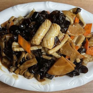 127. Калмари с бамбук и гъби (600г)