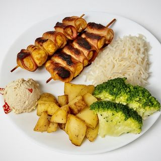 2 БР. Пилешки шиш в Бекон с две гарнитури