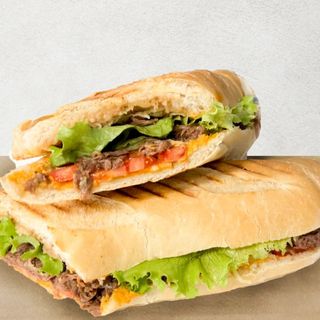 ПРЕМИУМ Панини С Дърпано Телешко /голям/