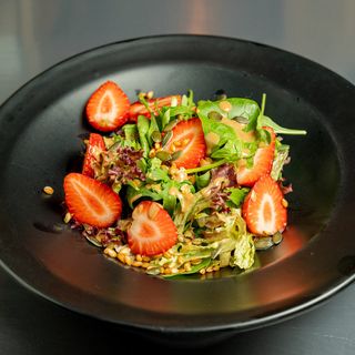 Салата с лимец и ягоди (280г)