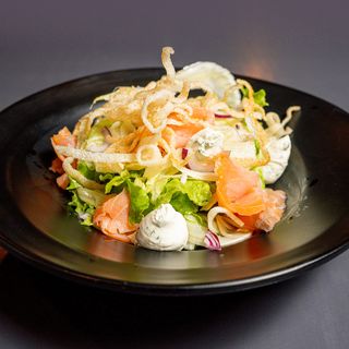 Салата с пушена сьомга (280г)