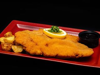 Шницел от свинско контра филе с пържени картофи (400гр.)