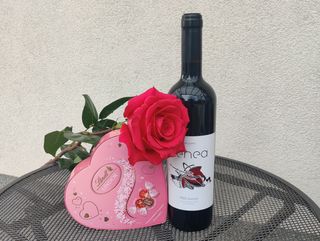 Вино, сладко и роза