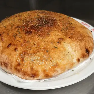 Домашен хляб с масло и чубрица