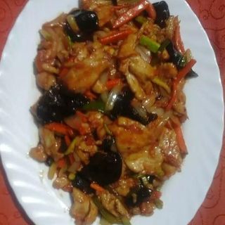 82.Свинско с китайски гъби, бамбук и зеленчуци (750г)