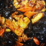 127.Пилешко с китайски гъби (600г)