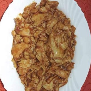 130.Пилешко месо с лук (600г)