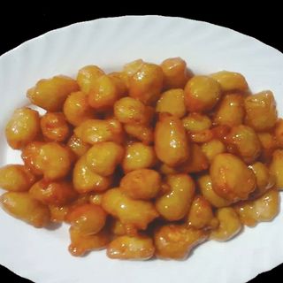 135.Панирано пилешко месо в сладко-кисел сос (750г)