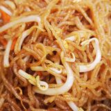 170.Китайски оризови спагети със соев сос, яйца и зеленчуци (600г)