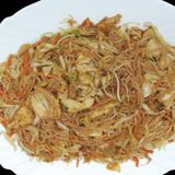 172.Китайски оризови спагети със свинско, яйца и зеленчуци (600г)