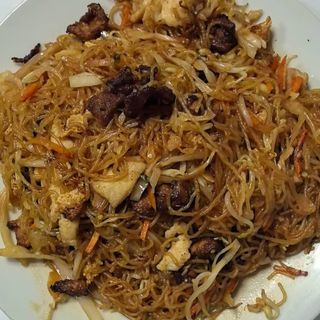 173.Китайски оризови спагети със три вида месо, яйца и зеленчуци