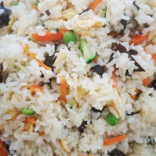 183.Пържен ориз с китайски гъби и бамбук (850г)