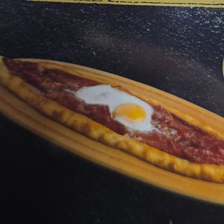 Пиде с пастърма (400г)