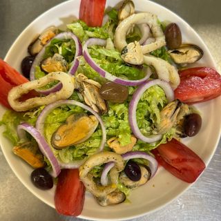 Средиземноморска зелена салата (280г)