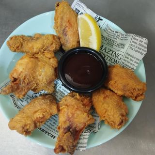 Хрупкави пилешки крилца с BBQ сос (250г)