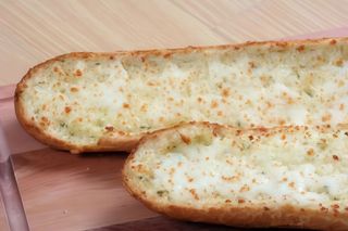 Хлебче с кашкавал и чесън на пещ (200гр)