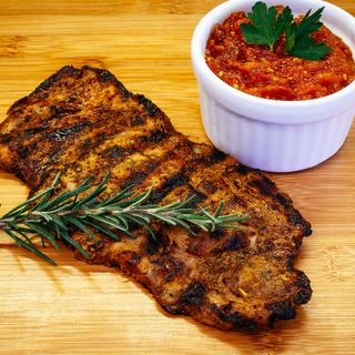 Бокс със свинска вратна пържола