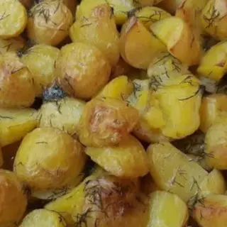 Задушени картофи с масло и подправки 
