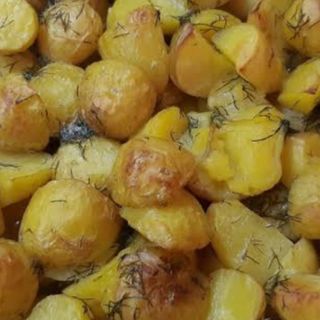 Задушени картофи с масло и подправки 