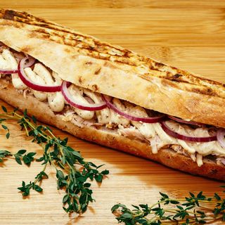 Порция домашни пържени картофи + сандвич с пилешко+ Coca-Cola Zero