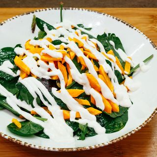 Зелена салата със спанак и нахут (250гр.)