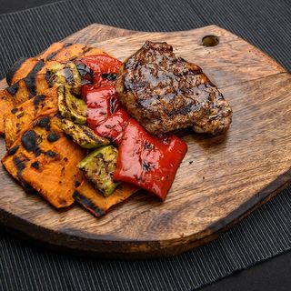 Крехки свински каренца на скара