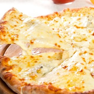 Пица Куатро Формаджо Лукс голяма 33см. 