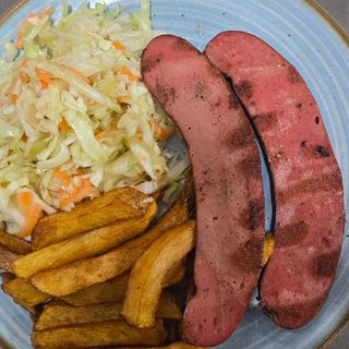 Наденица с гарнитура