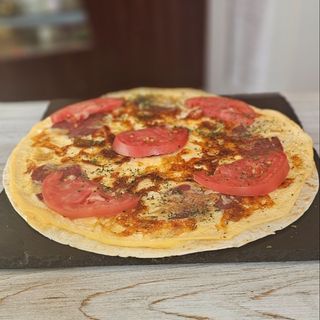 Тортила с омлет и луканка