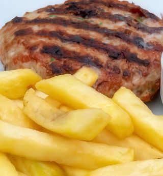 Кълцани кюфтета (2 бр.- 100 г) с домашни картофки