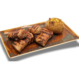 Свински ребра с цял печен картоф (480 г)