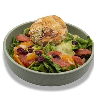 Салата със запечено козе сирене