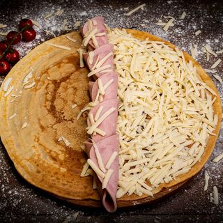 Катма с шунка и кашкавал (голяма) + Coca Cola (330мл)