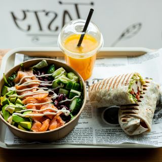 Тортила с Риба Тон (380гр) + Салата по избор+ Кока Кола 330мл. 