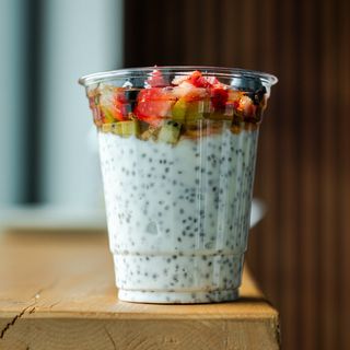 Кисело мляко с ЧИА. ( 320гр) 275 кал.