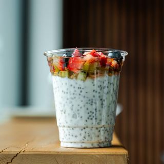 Кисело мляко с ЧИА ( 350гр) 275 кал.