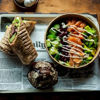 Тортила с Телешко , Салата и Десерт по избор